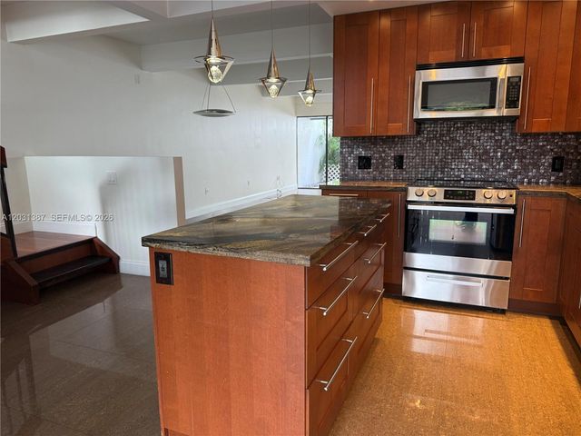 19220 NE 25th Avenue 272B, Miami, FL 33180