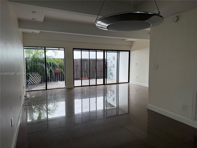 19220 NE 25th Avenue 272B, Miami, FL 33180