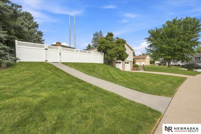 12305 Grey Fawn Drive, Omaha, NE 68154