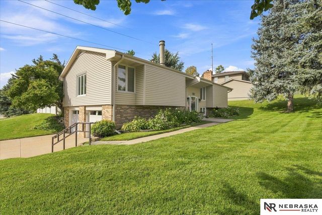 12305 Grey Fawn Drive, Omaha, NE 68154