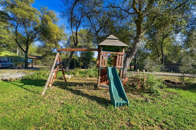 11972 Bella Vista Court, Bella Vista, CA 96008