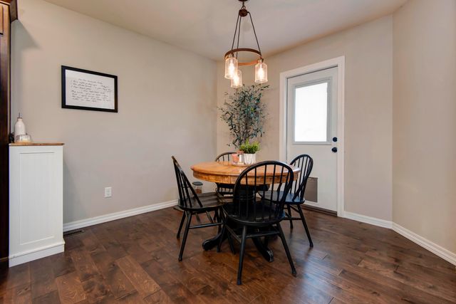 689 N Maplewood Hills Road, Nixa, MO 65714