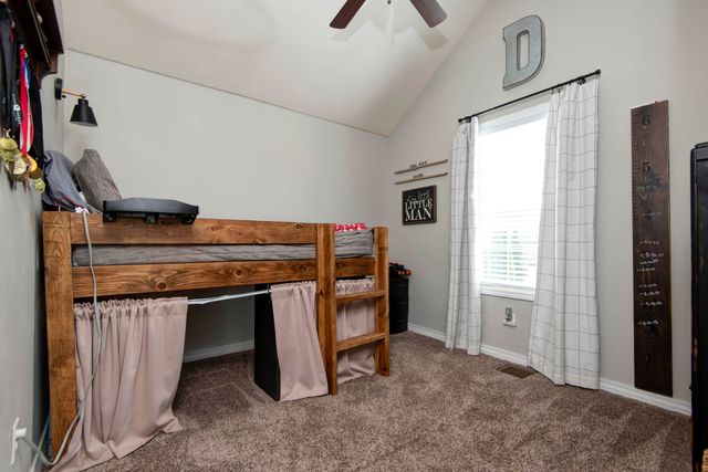 689 N Maplewood Hills Road, Nixa, MO 65714