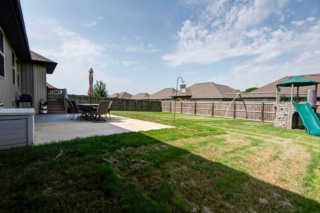 689 N Maplewood Hills Road, Nixa, MO 65714