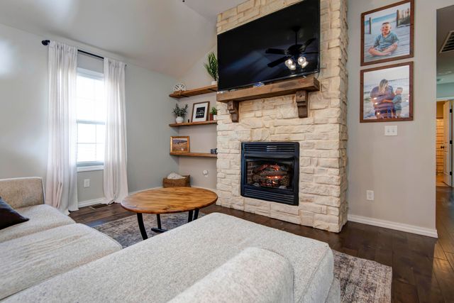 689 N Maplewood Hills Road, Nixa, MO 65714