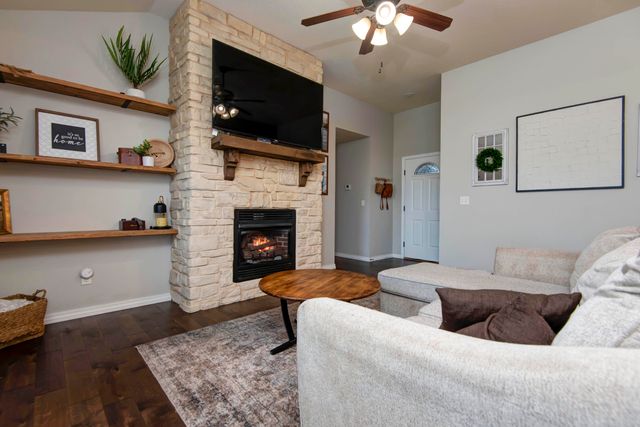 689 N Maplewood Hills Road, Nixa, MO 65714