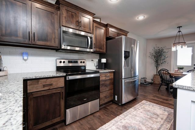 689 N Maplewood Hills Road, Nixa, MO 65714