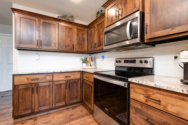689 N Maplewood Hills Road, Nixa, MO 65714