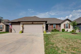 689 N Maplewood Hills Road, Nixa, MO 65714