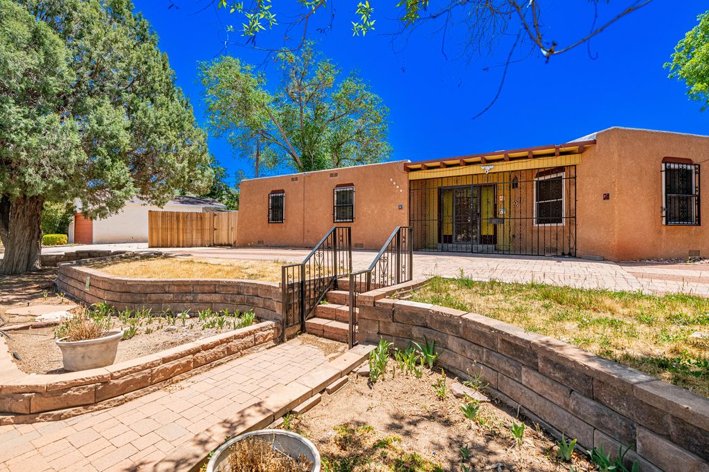 3210 ROMA Avenue NE, Albuquerque, NM 87106