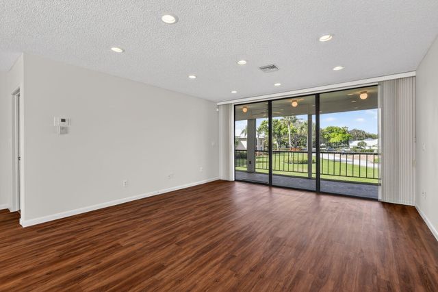 16 SE Turtle Creek Drive E, Jupiter, FL 33469