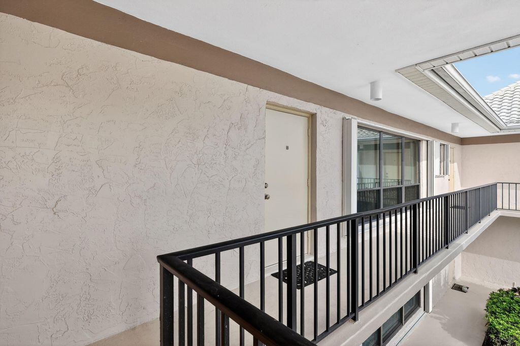 16 SE Turtle Creek Drive E, Jupiter, FL 33469