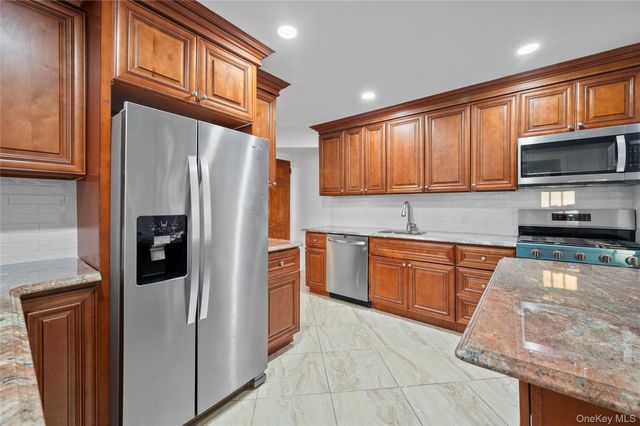 20 Overhill Place 1, Yonkers, NY 11104