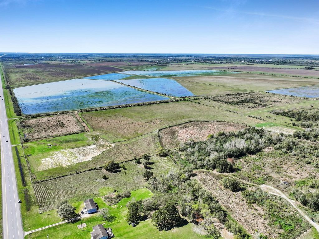 0000 Hwy 73, Hamshire, TX 77622