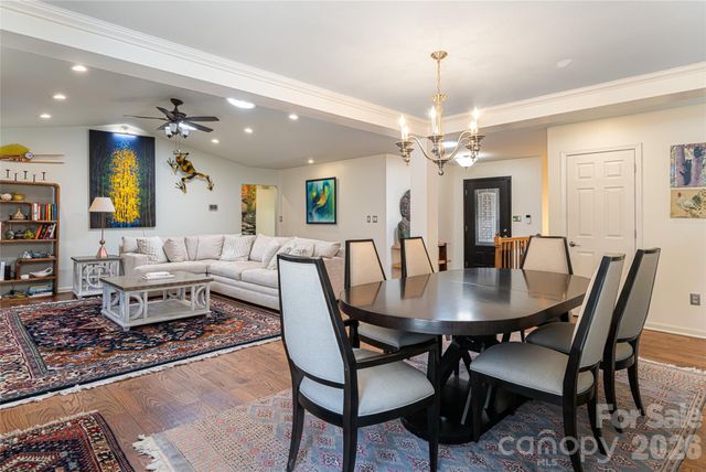 106 Oak Hollow Court, Asheville, NC 28805