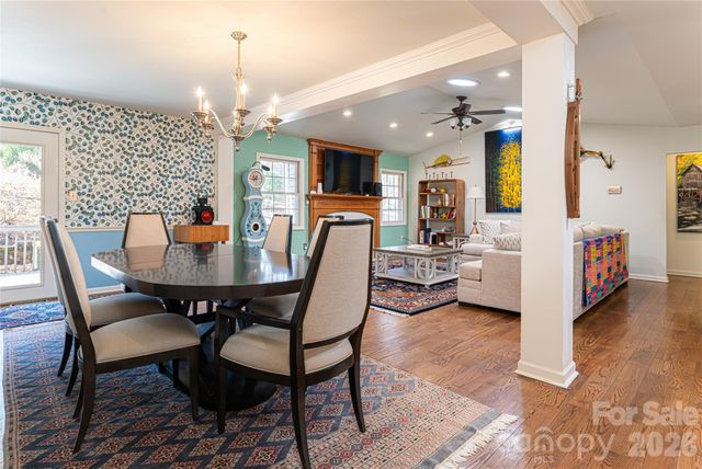 106 Oak Hollow Court, Asheville, NC 28805