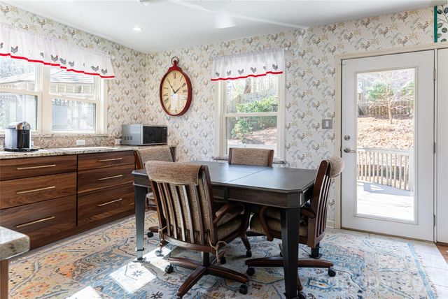 106 Oak Hollow Court, Asheville, NC 28805