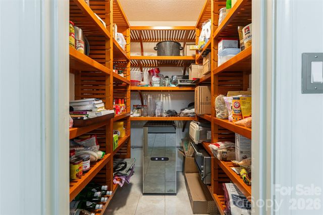 106 Oak Hollow Court, Asheville, NC 28805