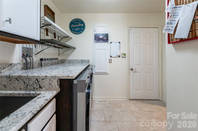 106 Oak Hollow Court, Asheville, NC 28805