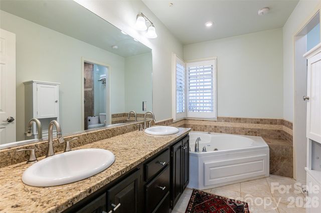 106 Oak Hollow Court, Asheville, NC 28805