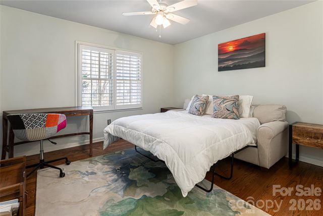 106 Oak Hollow Court, Asheville, NC 28805