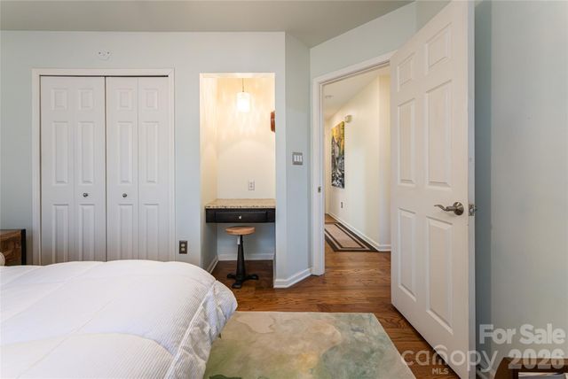 106 Oak Hollow Court, Asheville, NC 28805