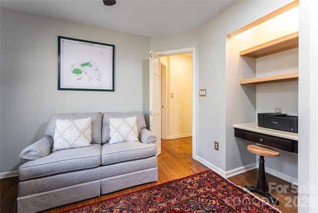 106 Oak Hollow Court, Asheville, NC 28805