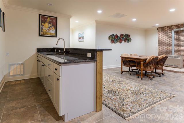 106 Oak Hollow Court, Asheville, NC 28805