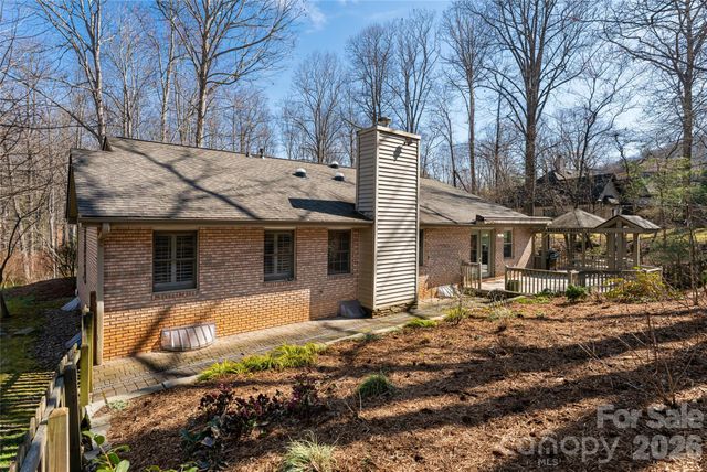 106 Oak Hollow Court, Asheville, NC 28805