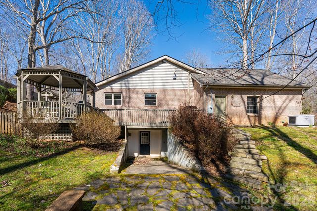 106 Oak Hollow Court, Asheville, NC 28805