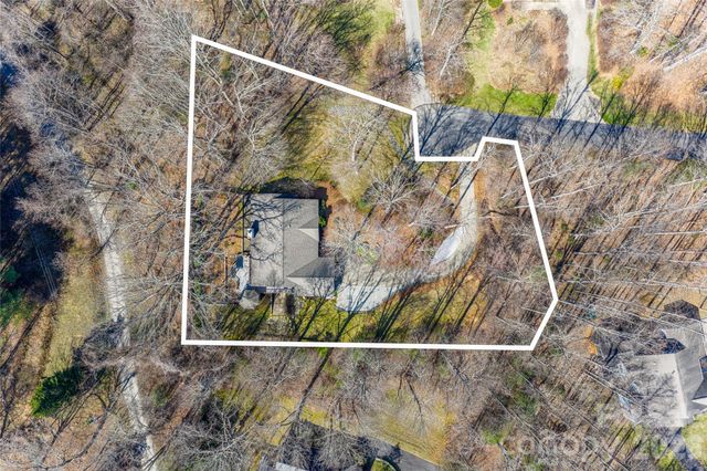 106 Oak Hollow Court, Asheville, NC 28805