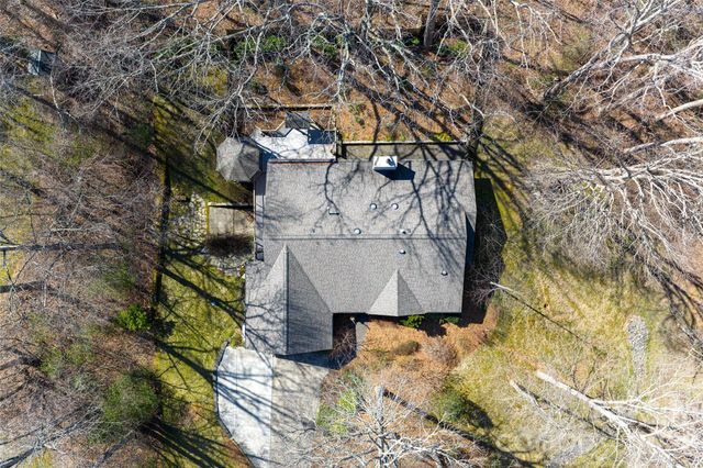 106 Oak Hollow Court, Asheville, NC 28805