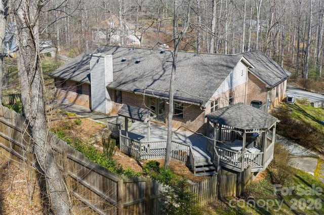 106 Oak Hollow Court, Asheville, NC 28805