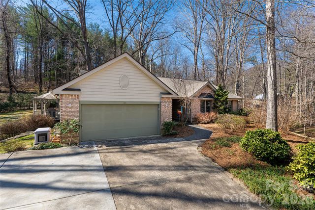 106 Oak Hollow Court, Asheville, NC 28805