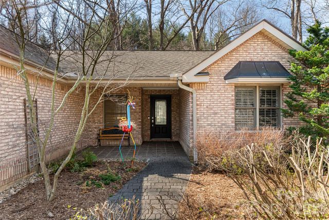 106 Oak Hollow Court, Asheville, NC 28805