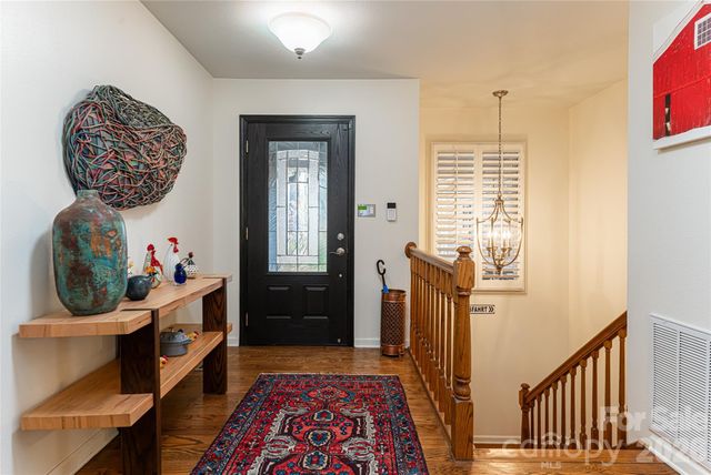 106 Oak Hollow Court, Asheville, NC 28805