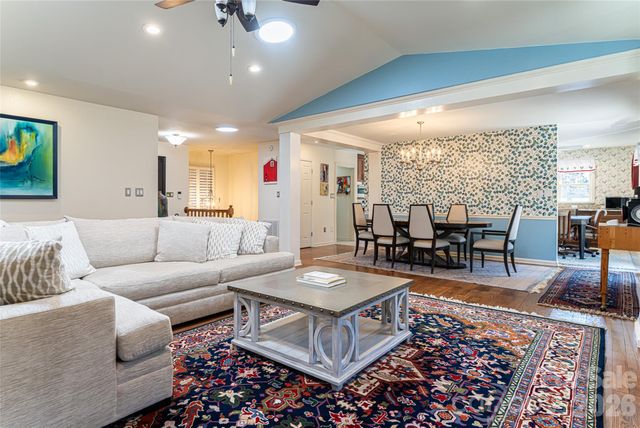 106 Oak Hollow Court, Asheville, NC 28805