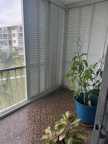 2855 Leonard Drive H411, Aventura, FL 33160