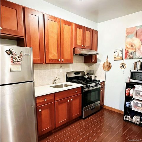 10505 Northern Boulevard 1, Corona, NY 11368
