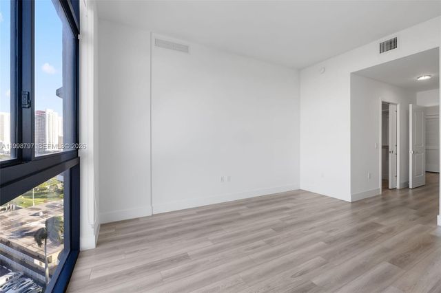 101 Diplomat Pkwy 1002, Hallandale Beach, FL 33009