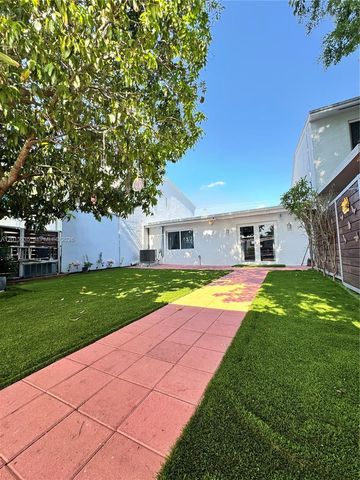 7140 W 15th Ct, Hialeah, FL 33014