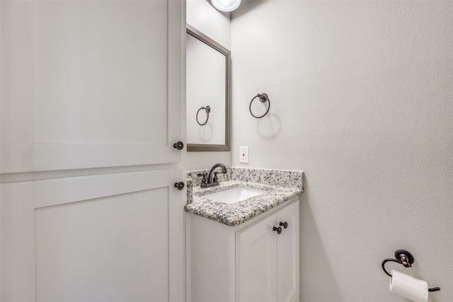 208 Greenway Bend, Pottsboro, TX 75076