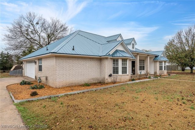 7110 Cardinal Drive, Van Buren, AR 72956