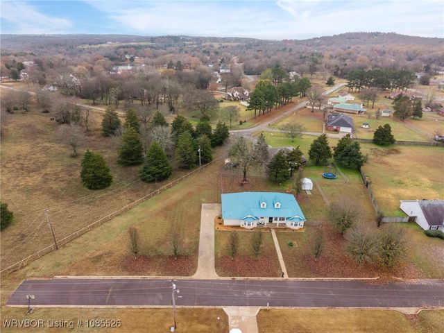 7110 Cardinal Drive, Van Buren, AR 72956