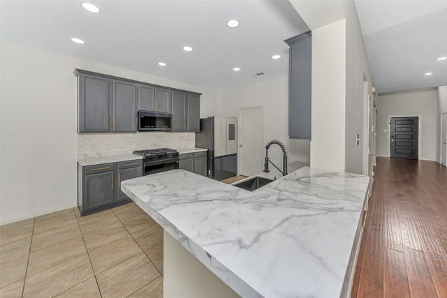 1020 Breeders Cup Drive, Fort Worth, TX 76179