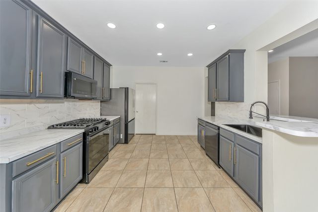 1020 Breeders Cup Drive, Fort Worth, TX 76179