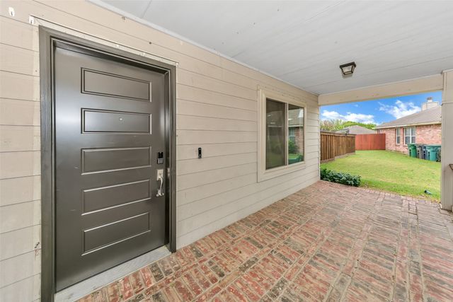 1020 Breeders Cup Drive, Fort Worth, TX 76179