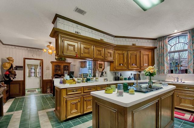 12211 Cypresswood Drive, Houston, TX 77070