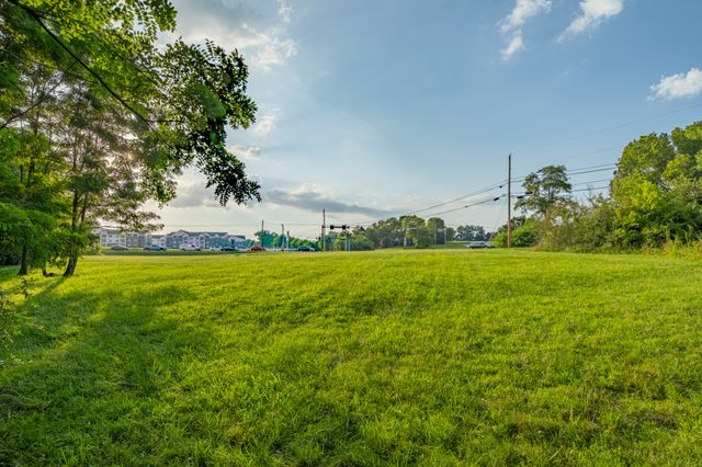 2408 Nashville Hwy, Columbia, TN 38401