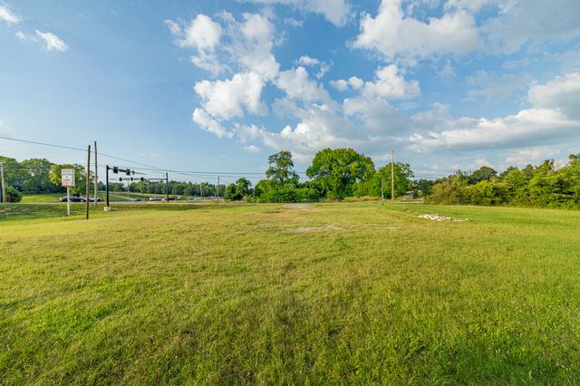 2408 Nashville Hwy, Columbia, TN 38401